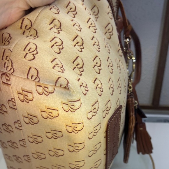 Dooney & Bourke Vintage Signature Tan and Brown Tote with original coin case - Picture 3 of 11